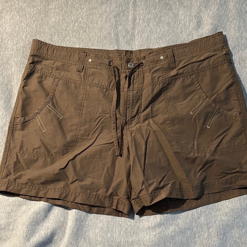 Columbia Brown Cargo Shorts with Relaxed Fit